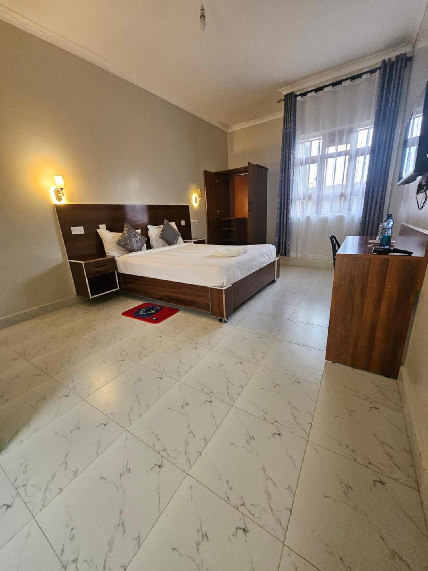 Grand Amoena Guest House Naivasha Extérieur photo